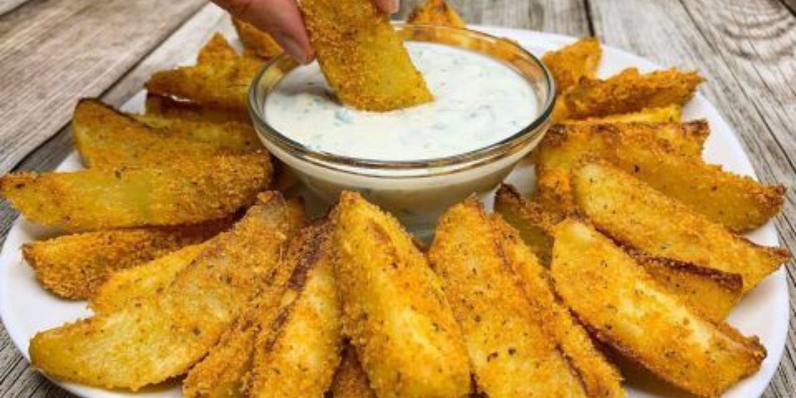 Aromatische Köstlichkeit: Knoblauch-Kartoffelecken mit Parmesan