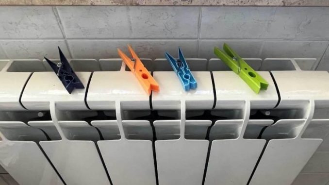 Aus diesem Grund befestigen so viele Wäscheklammern an Heizkörpern