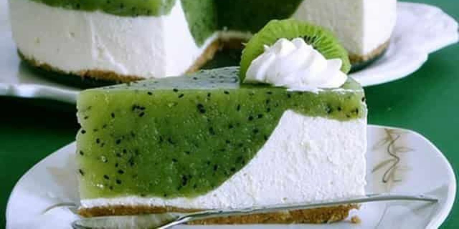 BUTTERKEKS KIWI TORTE MIT FRISCHKÄSE, OHNE BACKEN !