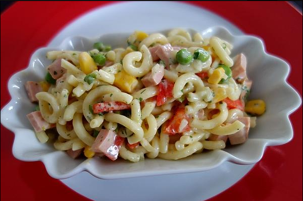 Bester und leckerster Nudelsalat