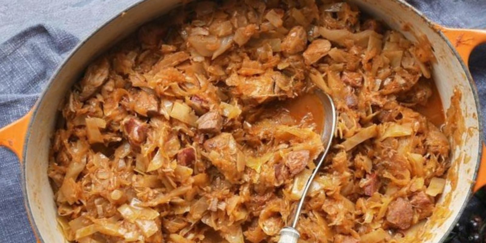 Bigos: Das Polnische Nationalgericht – Ein Rezept für Traditionellen Sauerkrauteintopf