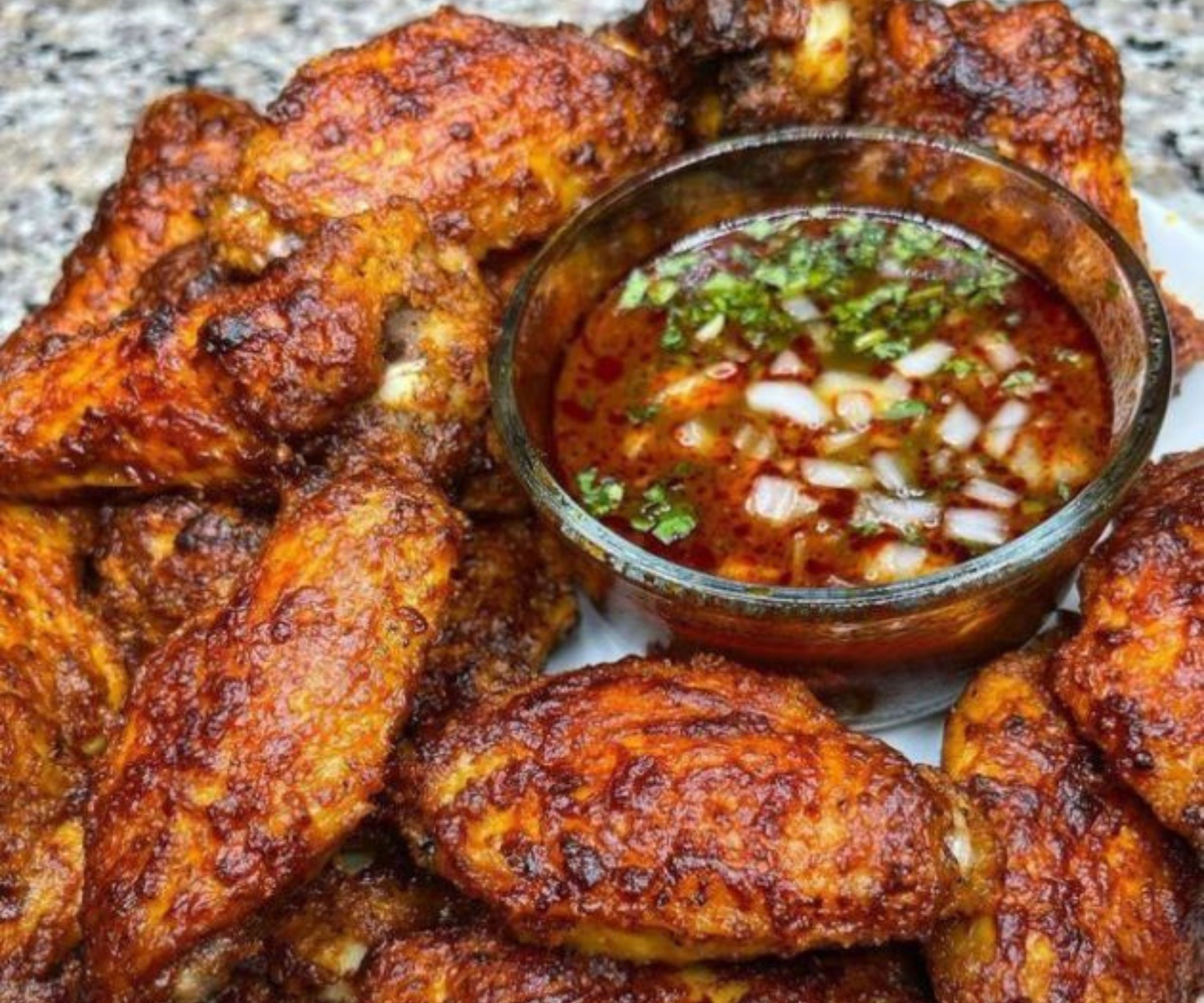 Birria Wings mit Consomé: Die Fusion zweier Kulturen auf Ihrem Teller