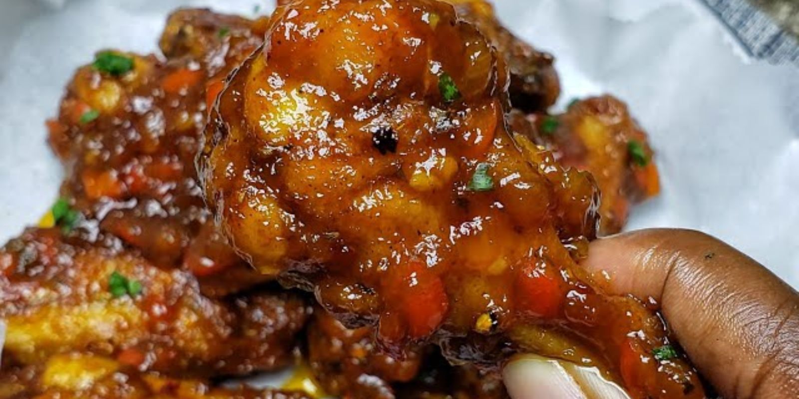 Birria Wings mit Consomé