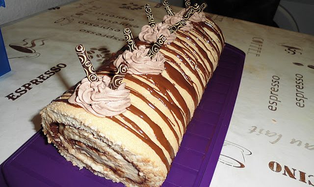 Biskuitrolle mit Nutella – Cappuccinosahne