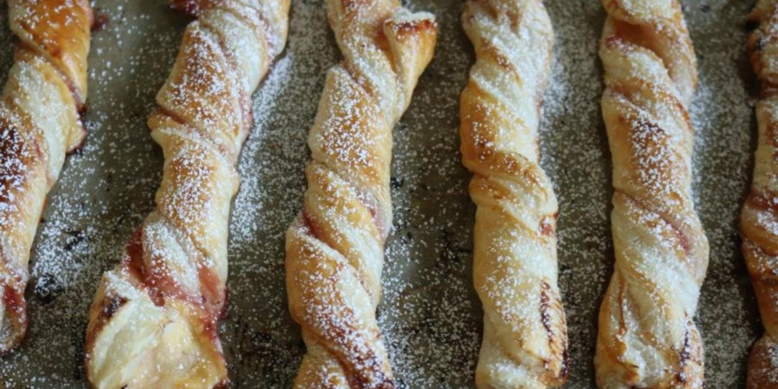 Blätterteig Stangerl mit Vanillepudding