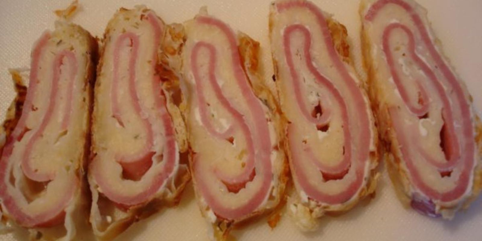 Blätterteig Strudel mit Schinken und Käse