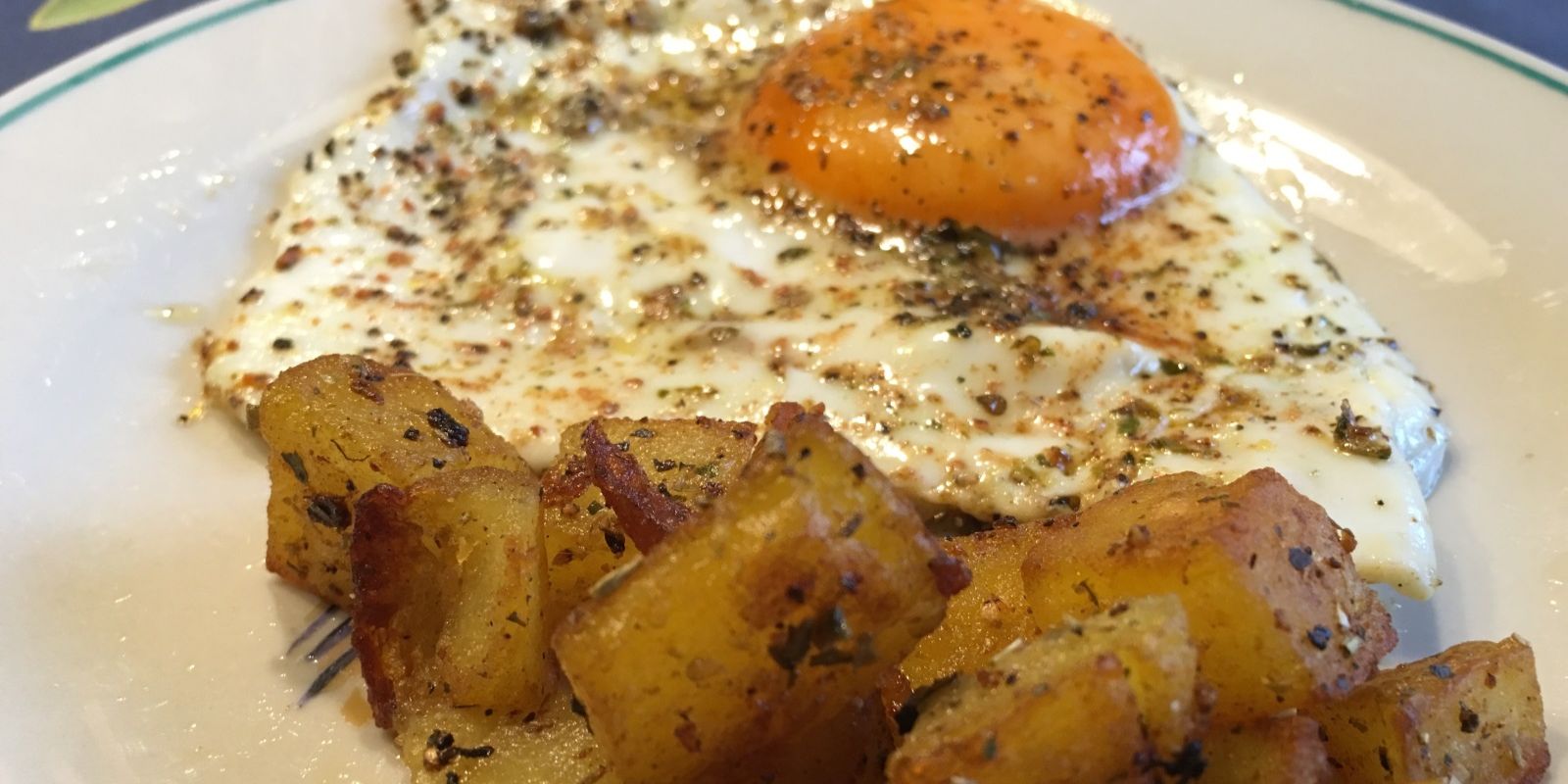 Bratkartoffeln mit Ei und Käse