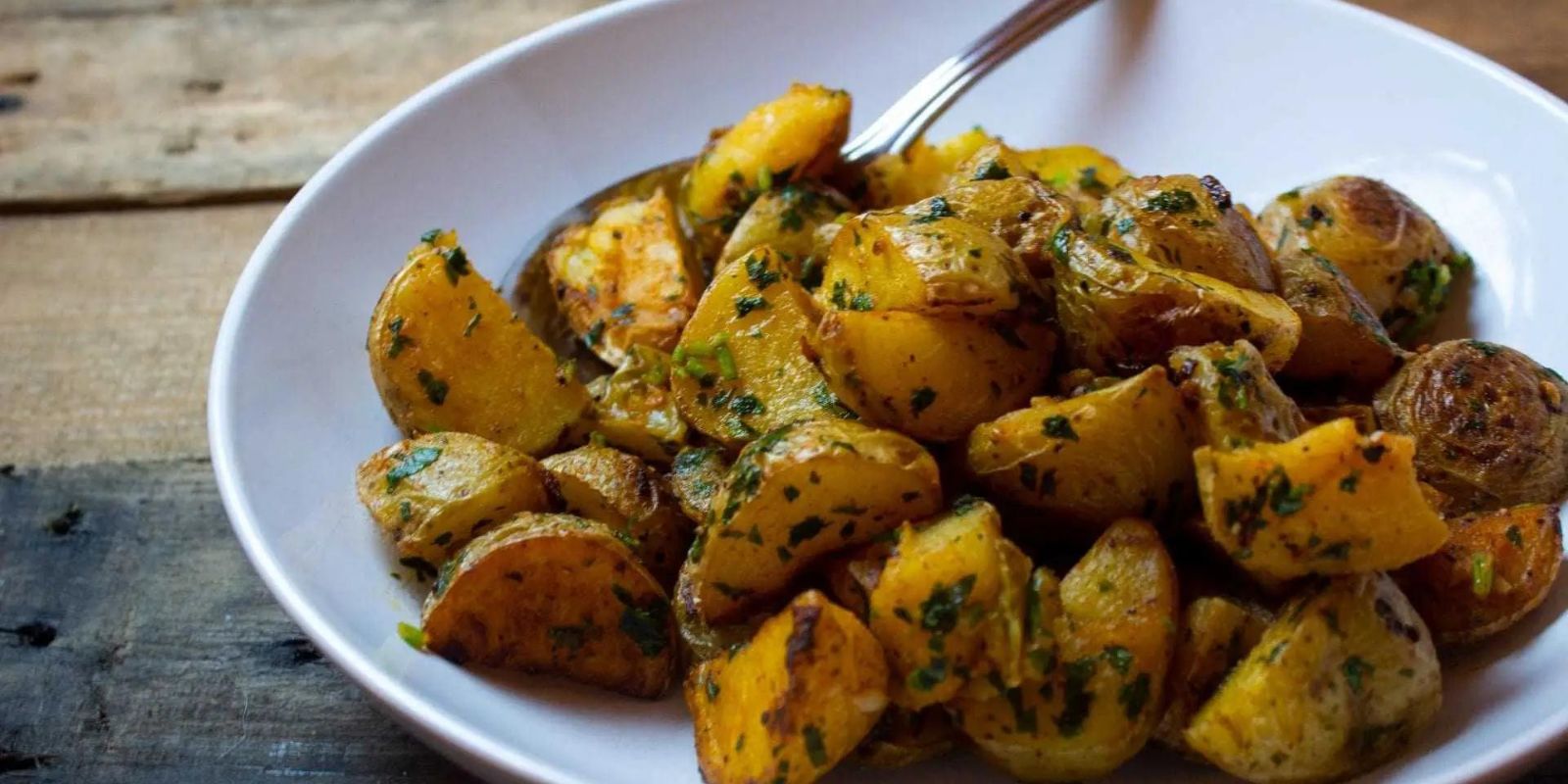 Bratkartoffeln mit Parmesanbutter und Knoblauch