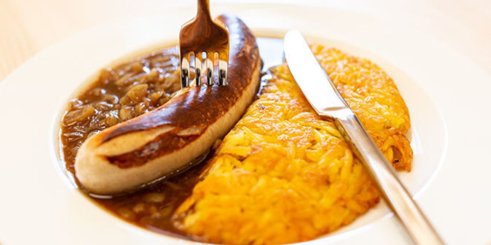 Bratwurst mit Zwiebelsauce