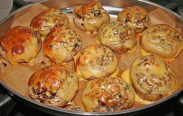Champignons gefüllt mit Gouda und Hackfleisch
