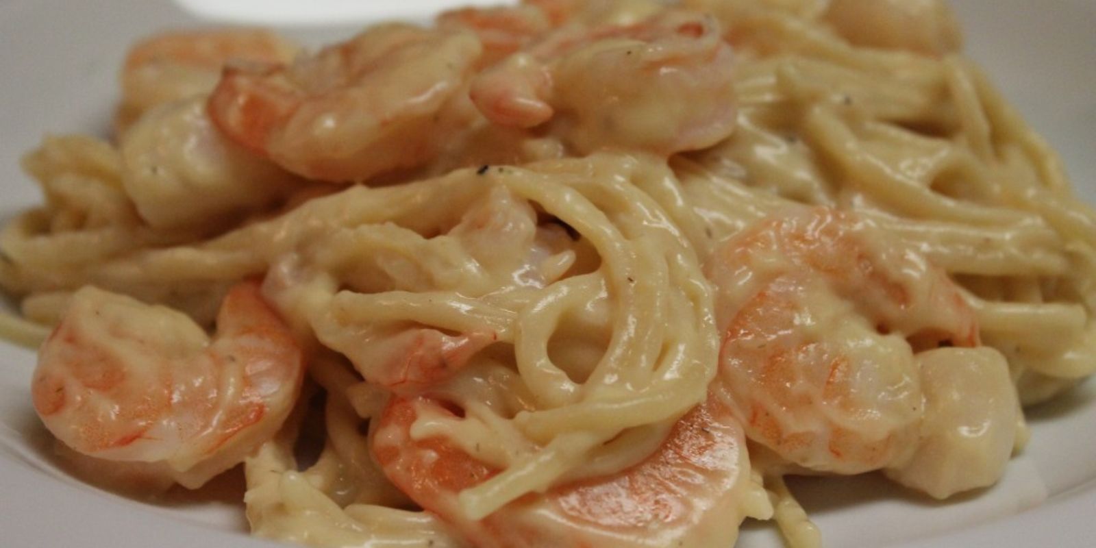 Cremige Garnelen-Nudeln mit hausgemachter Alfredo-Sauce