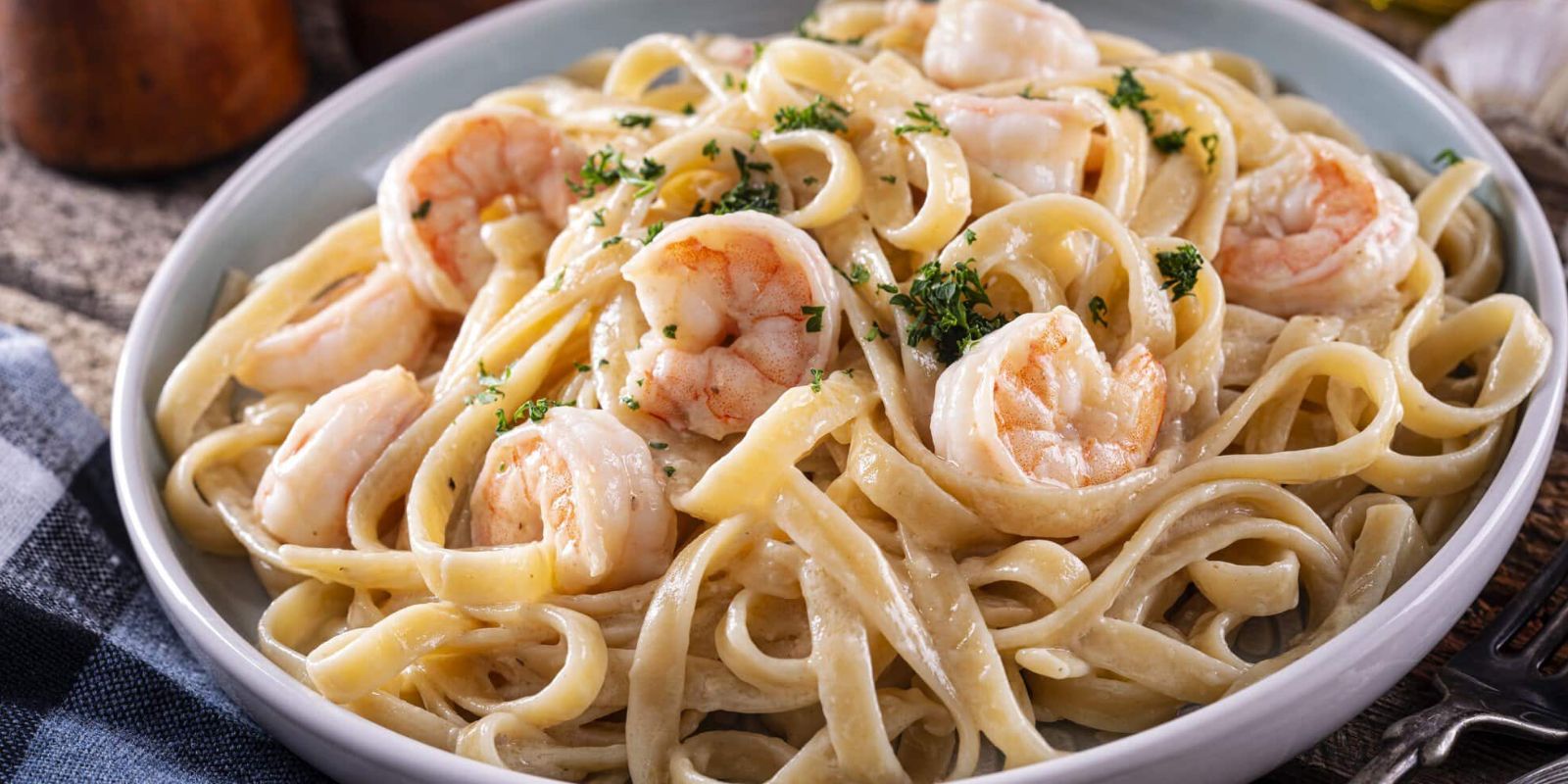 Cremige Garnelen-Nudeln mit hausgemachter Alfredo-Sauce