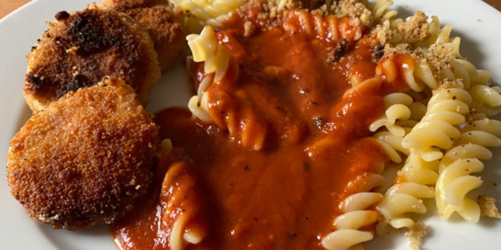 DDR Jägerschnitzel mit Nudeln und Tomatensoße