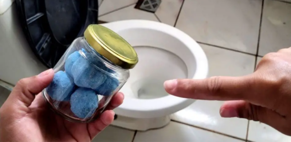 Das ist das Geheimnis von Reinigern: Kalkablagerungen verschwinden nach wenigen Minuten