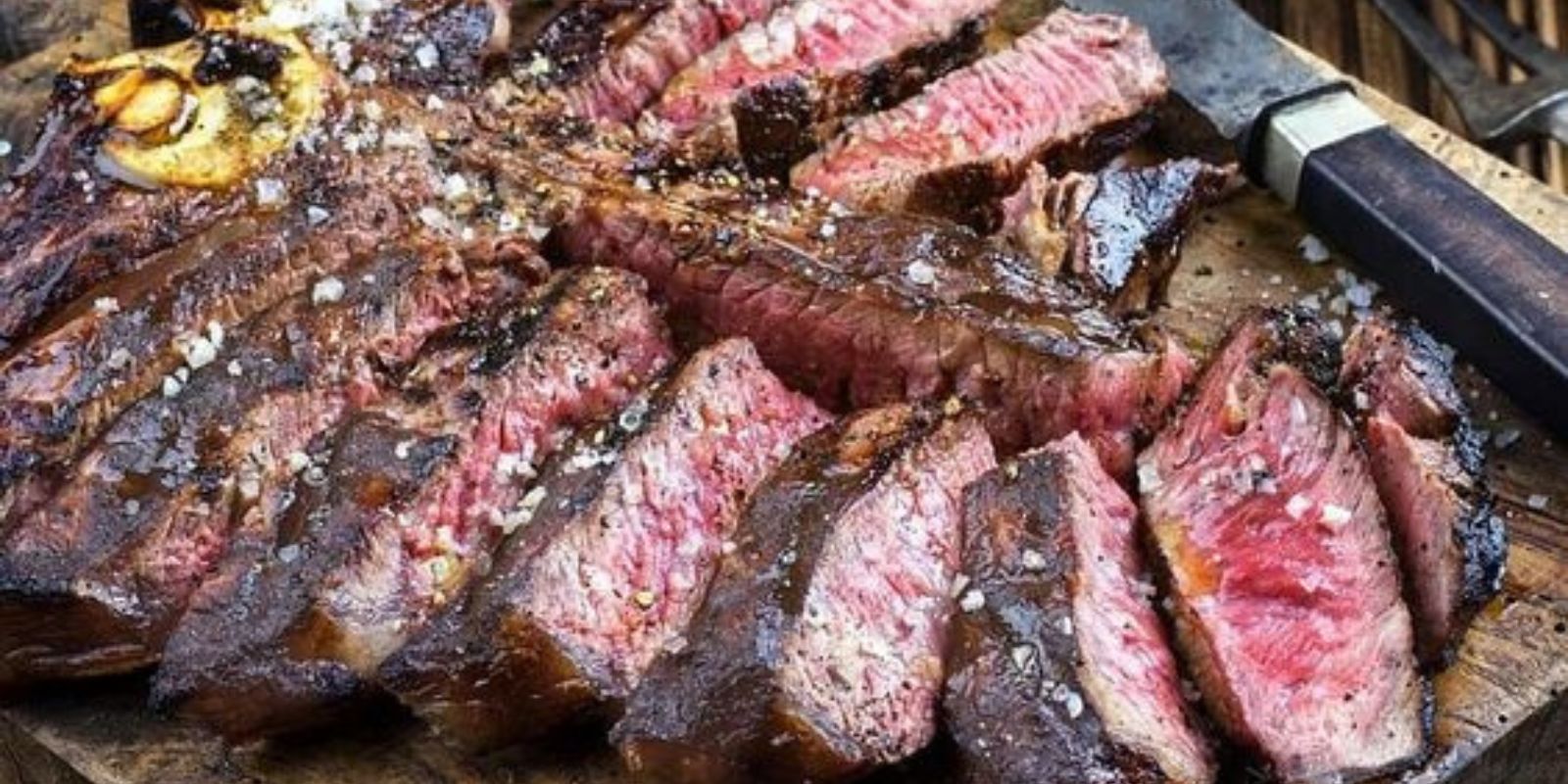 Das perfekte Steak zuzubereiten kann eine Kunst sein, aber mit ein paar einfachen Regeln können Sie jedes Mal ein köstlich saftiges Ergebnis erzielen.