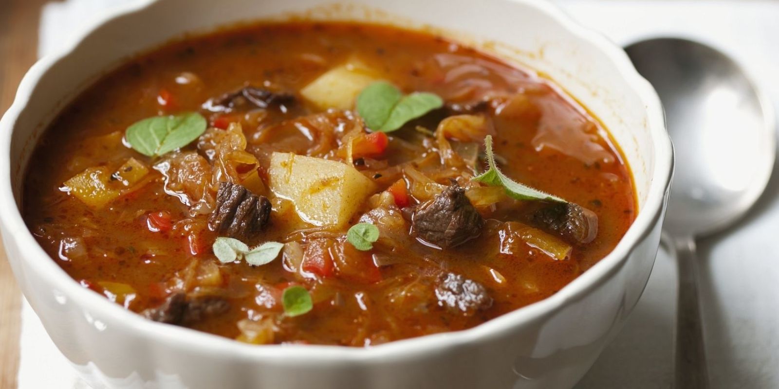 Deftige Gulaschsuppe