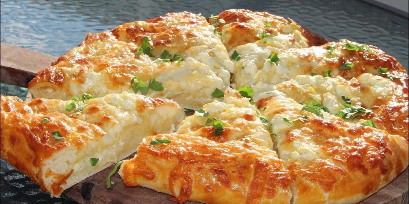 Den backe ich 3x in der Woche! – Griechisches Käsebrot, unschlagbar lecker