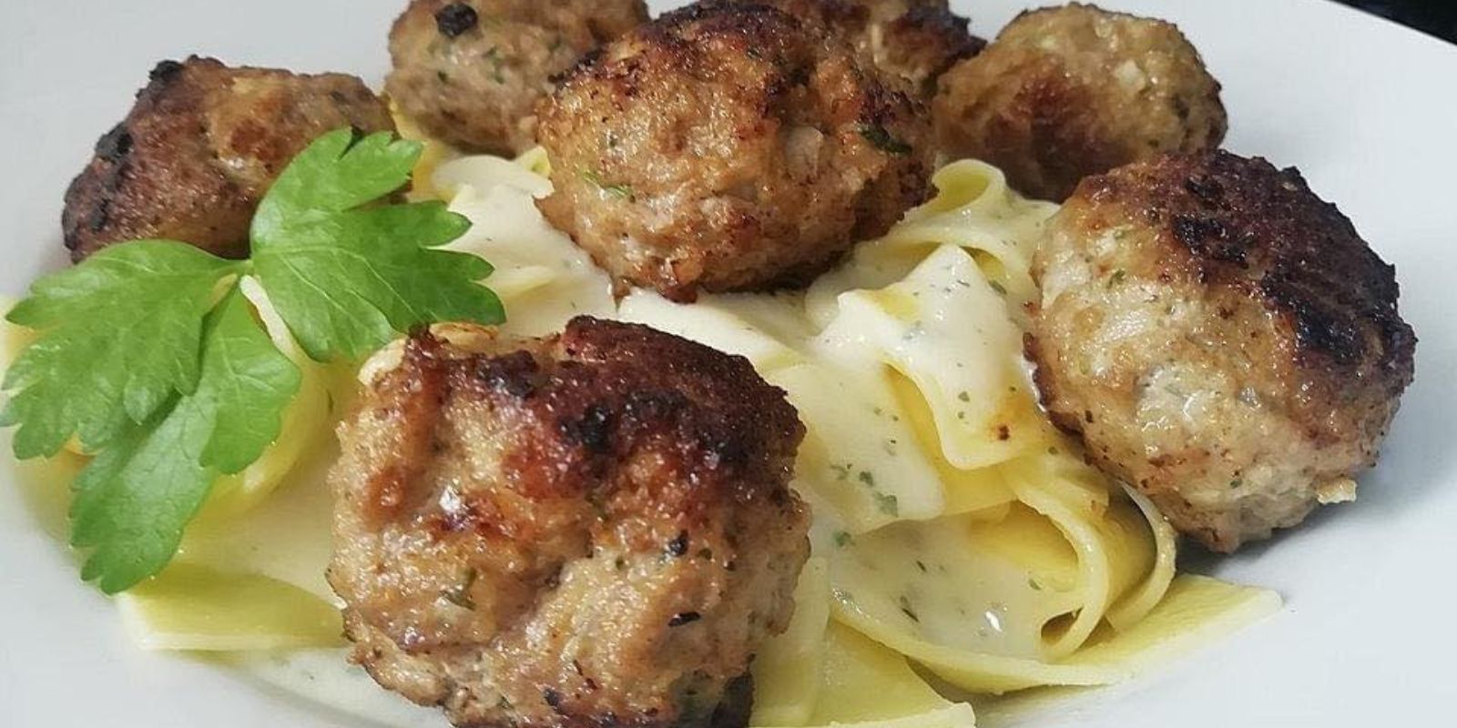 Der Oberhammer, superlecker! Nudeln mit Pilzsoße und Hackbällchen – Oma ...