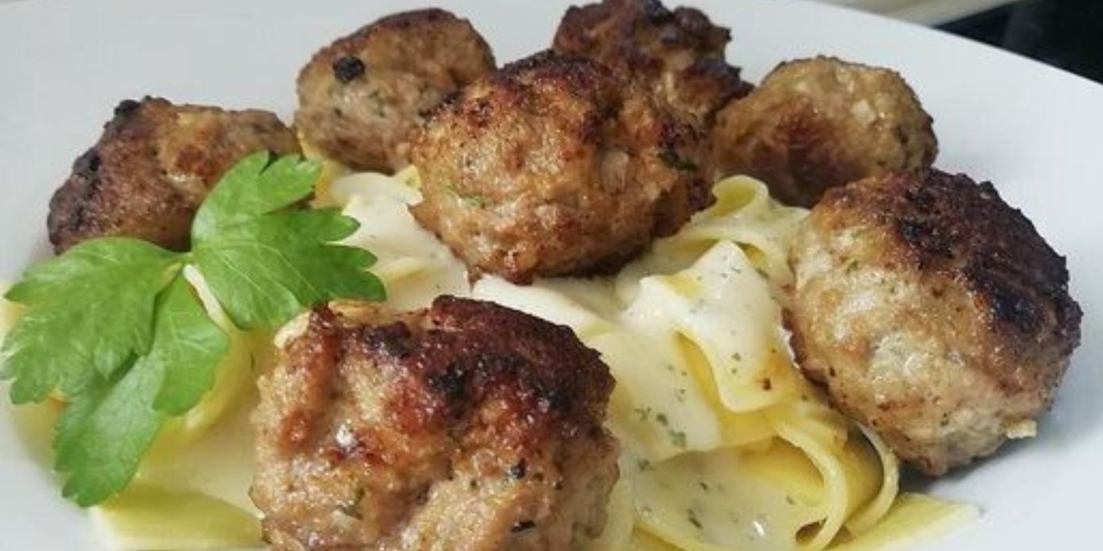 Der Oberhammer, superlecker! Nudeln mit Pilzsoße und Hackbällchen