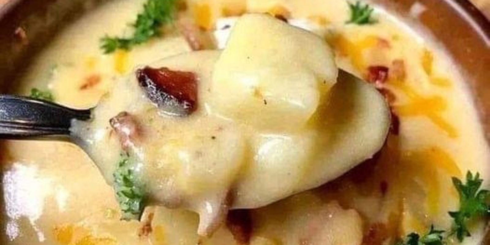 Der unschlagbare Klassiker – Kartoffelsuppe wie von Oma: Ein Gaumenschmaus, der immer wieder begeistert!