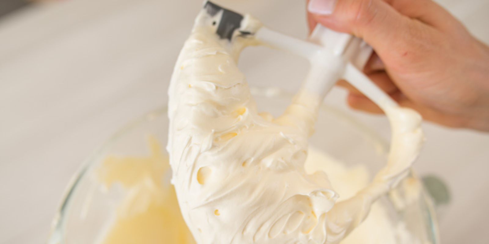 Deutsche Buttercreme – Zarte Cremigkeit aus der deutschen Backtradition