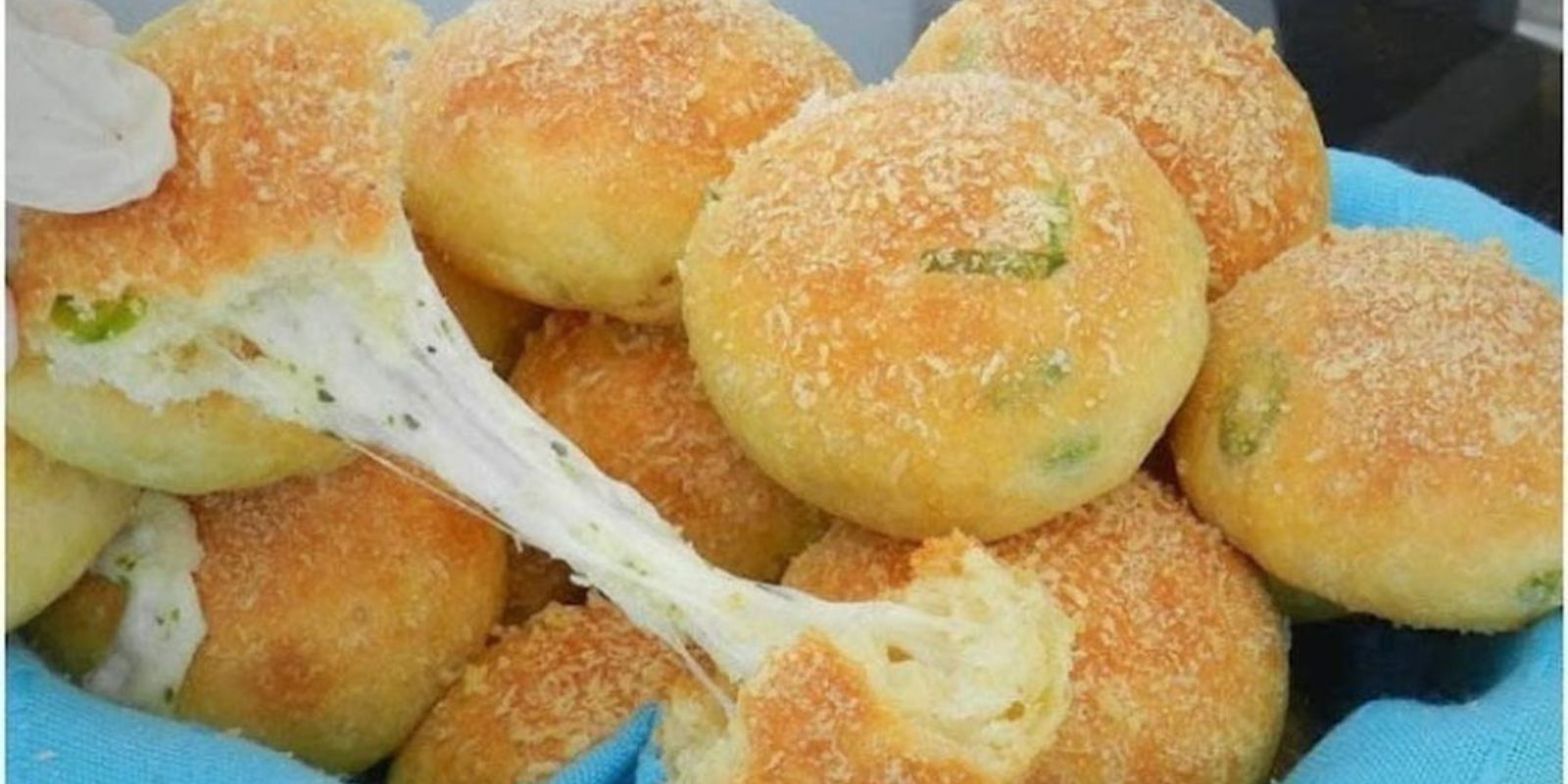Die Gaumenfreude: Megalecker Knoblauchbrötchen gefüllt mit Mozzarella-Käse