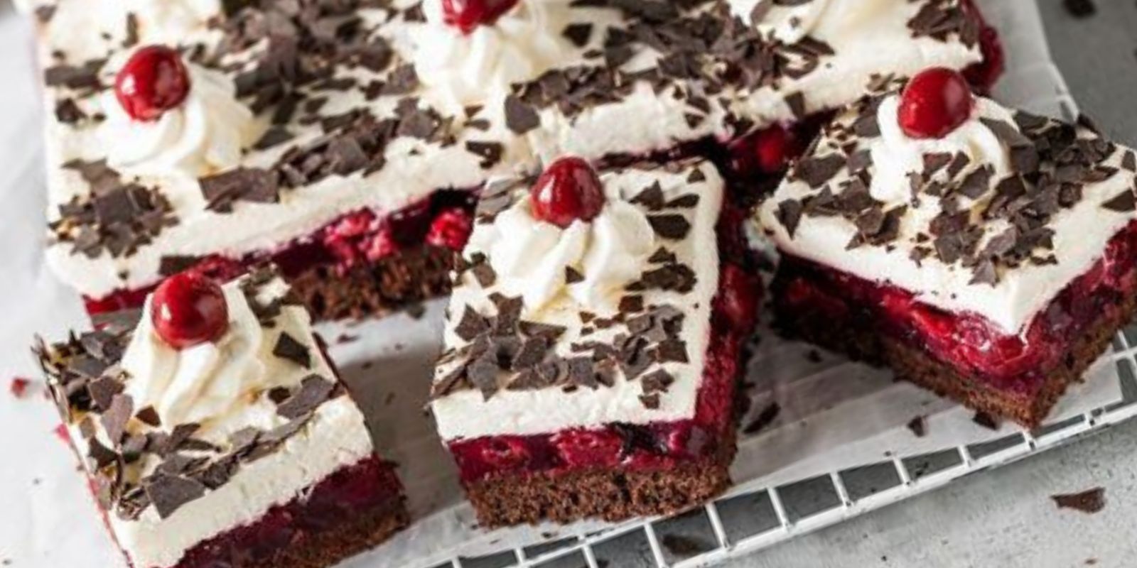 Die Perfekte Schwarzwälder Kirschtorte – Ein Stück Himmel aus dem Schwarzwald!