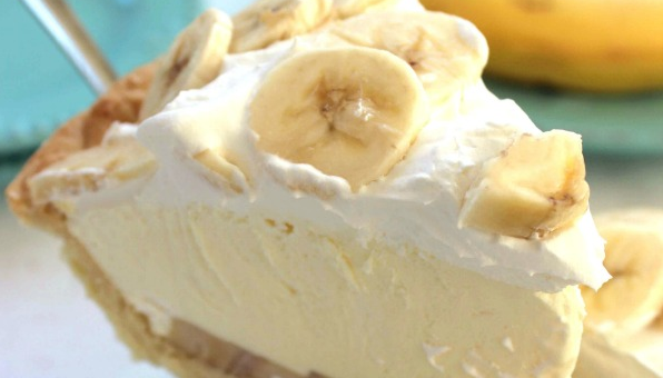 Diese cremige, sanfte Bananentorte ist SO lecker und in wenigen Augenblicken schon fertig!