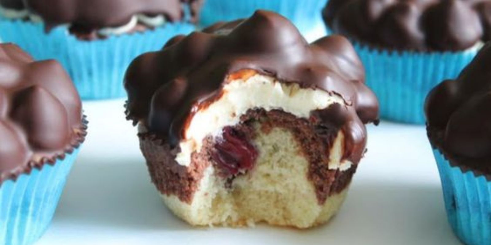 Donauwellen Muffins mit Pudding: Ein himmlisches Rezept im handlichen Format