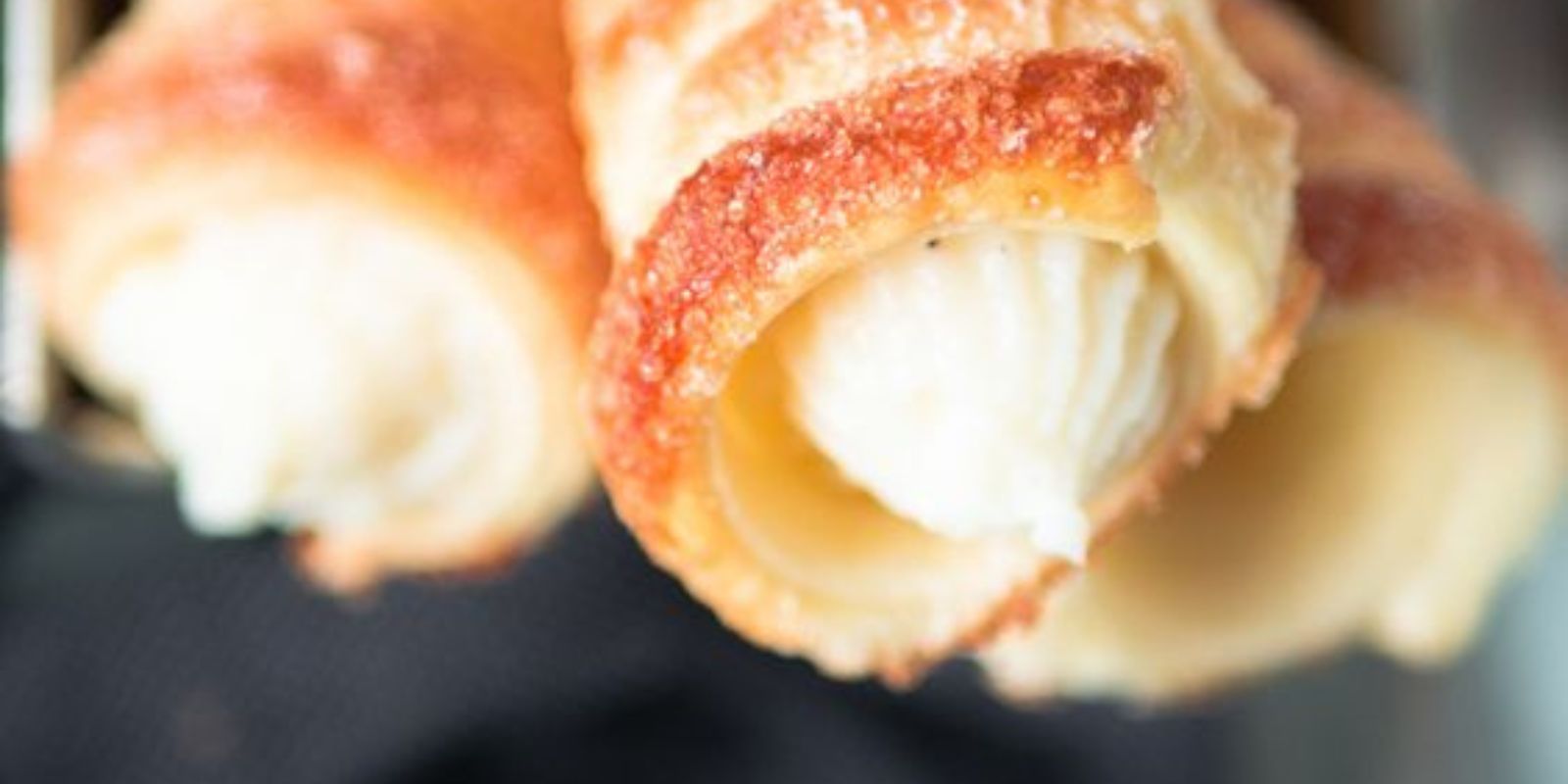 Ein Hauch von Nostalgie: Omas Teilchen mit Paradiescreme