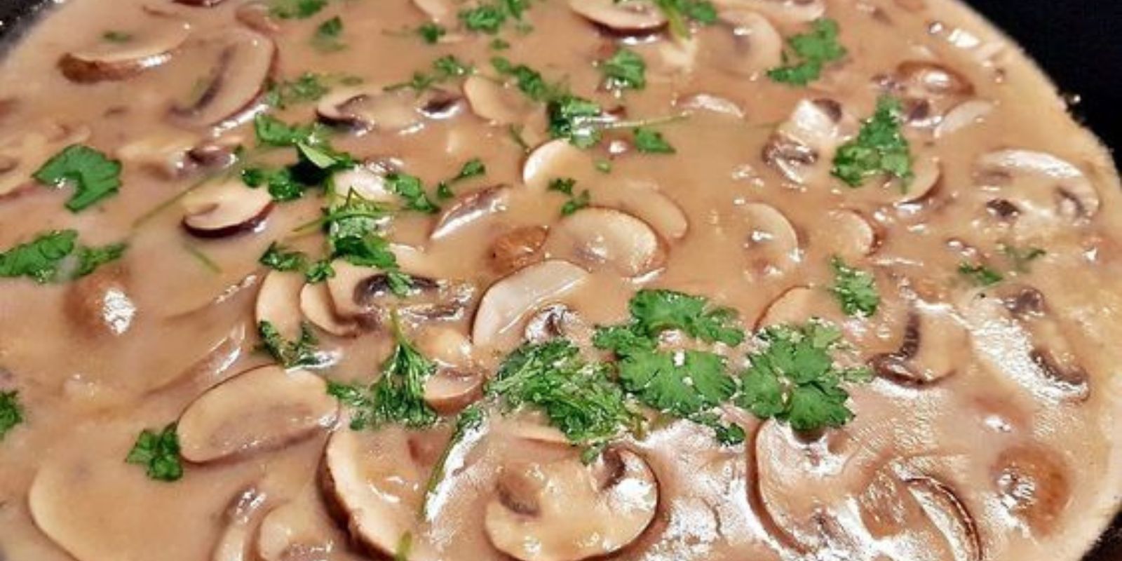 Ein köstliches Rezept: Gebratene Kartoffeln mit Pilzsauce