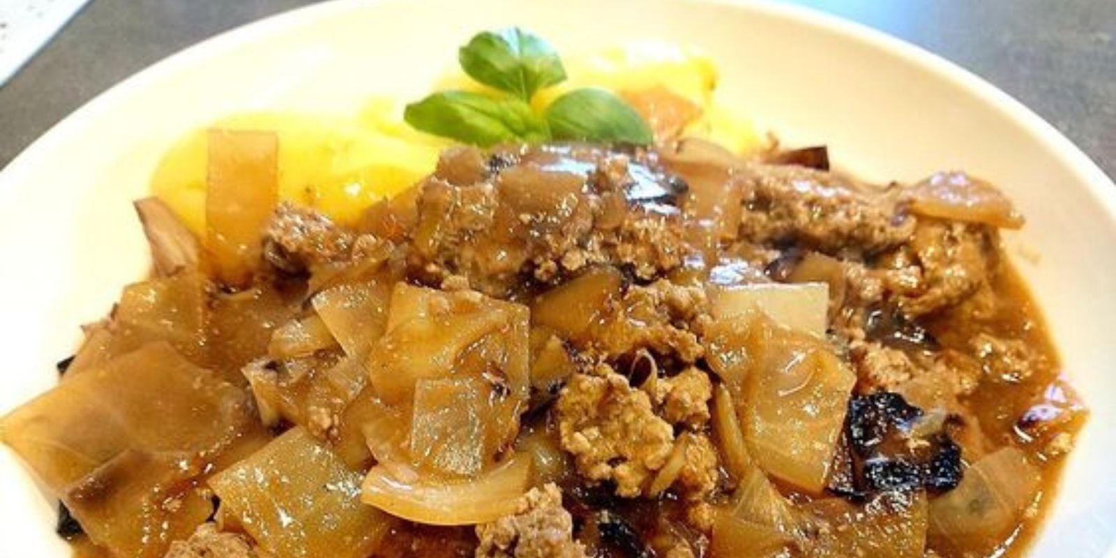 Eines der leckersten Kohlrezepte, das ich kenne! – Geschmorter Kohl mit Hackfleisch