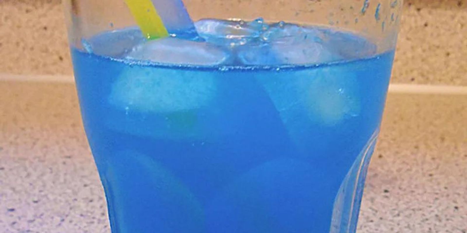 Eiskönigin Cocktail mit nur 3 Zutaten, sehr gefährliches Zeug!