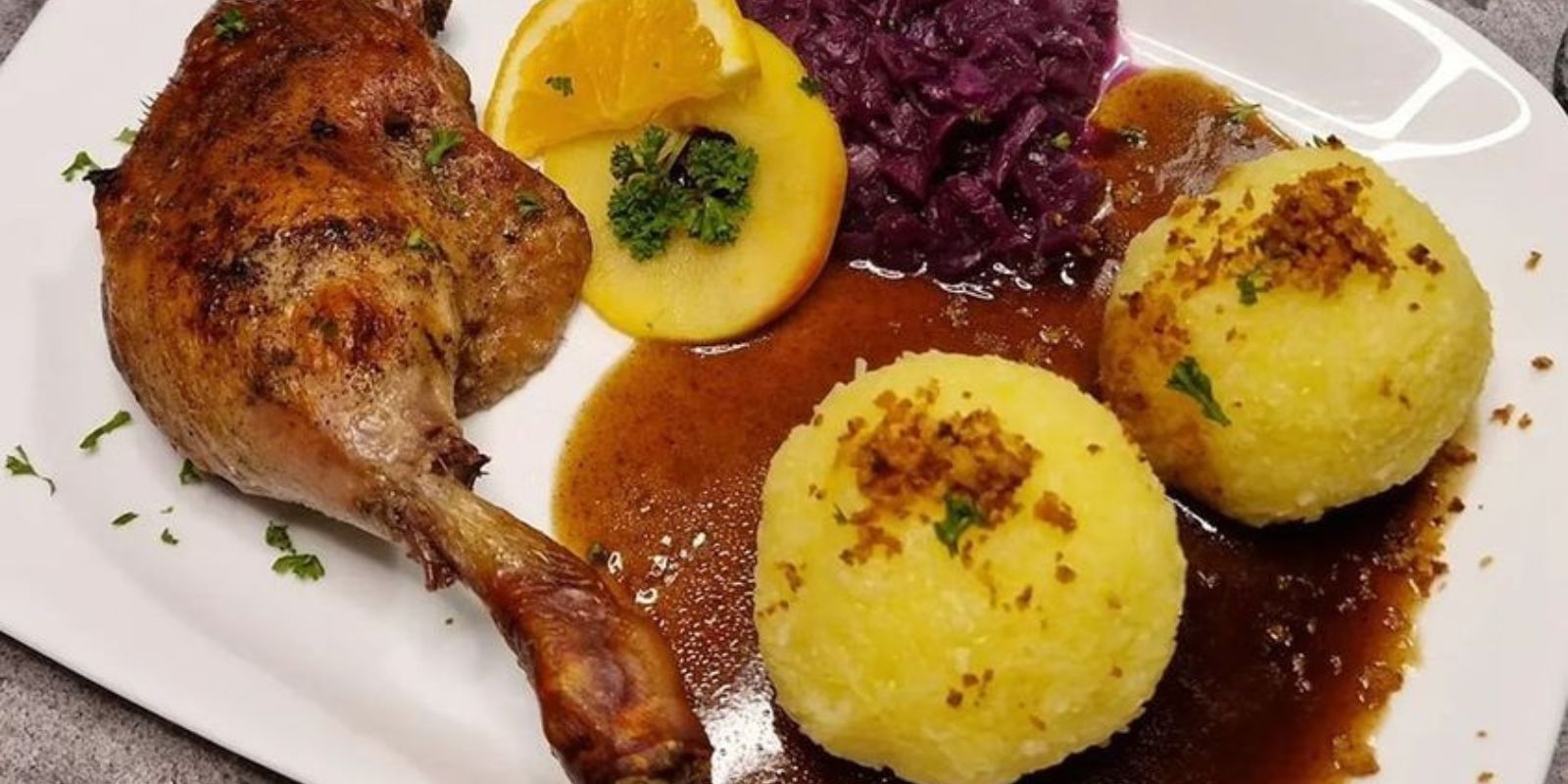 Entenschenkel mit Honig-Orangen-Glasur: Ein Festmahl für Genießer