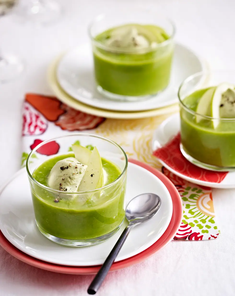 Erbsen-Cremesuppe mit Matcha-Tee und Ingwer