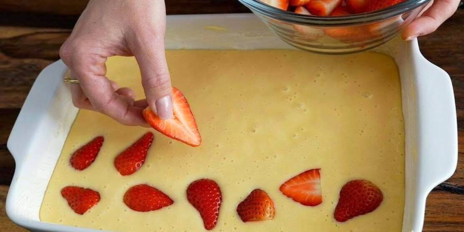 Erdbeer-Biskuitkuchen: Fruchtige Leichtigkeit in nur 10 Minuten im Ofen