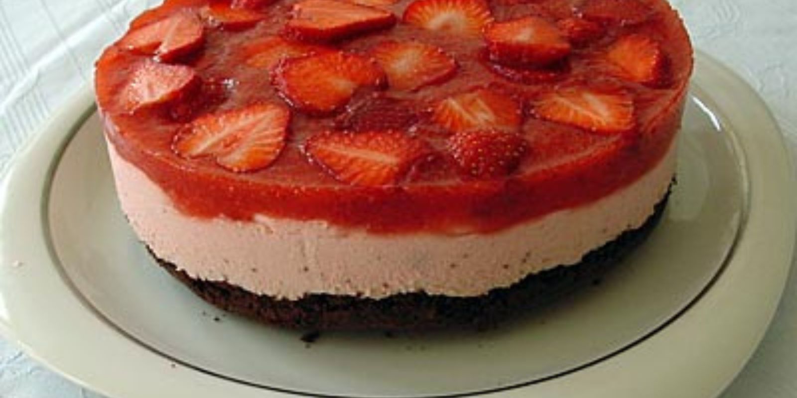 Erdbeer-Mousse-Kuchen ganz einfach zuzubereiten