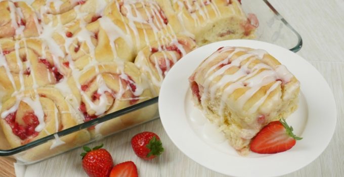 Erdbeer-Vanillepudding-Schnecken