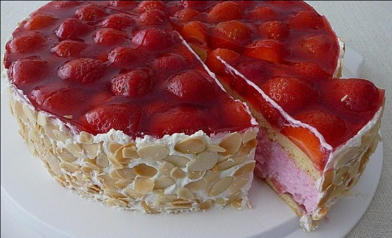 Erdbeertorte (diese Torte kann natürlich auch mit anderen Beeren hergestellt werden)