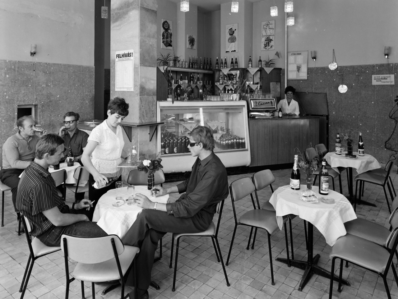 Scavengedluxury – Espresso-Café, 1970. Aus der Budapester Stadtverwaltung...