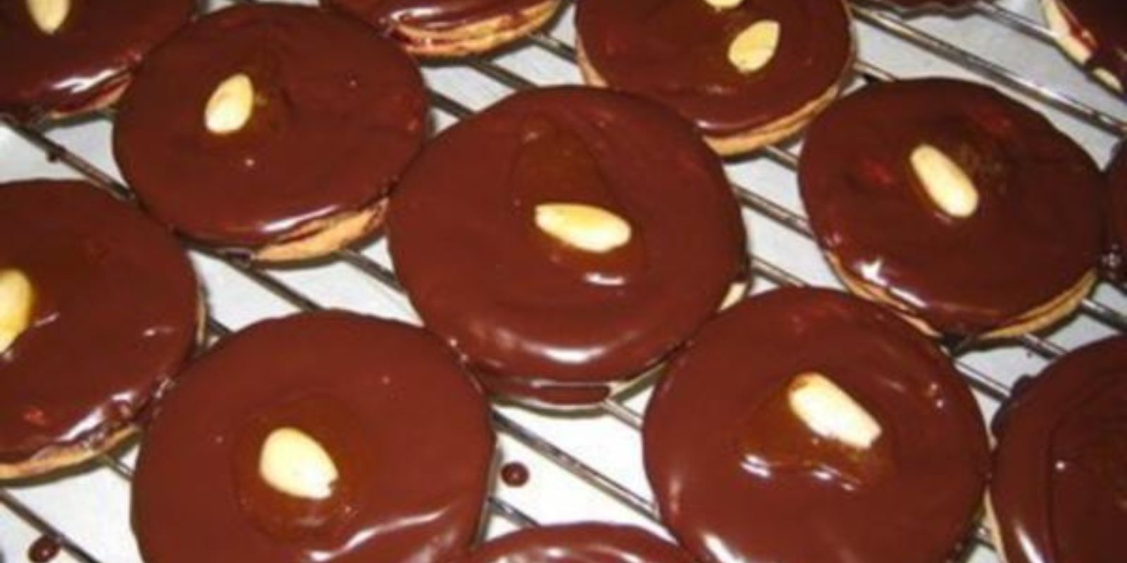 Fantastiche Ischler Törtchen mit Nussfüllung