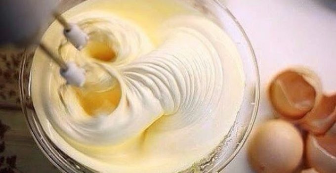 Fantastische Raffaello-Creme für alle möglichen Desserts