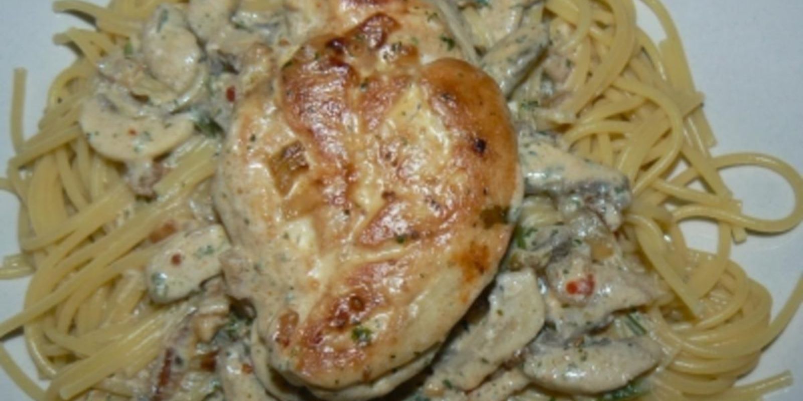 Fettuccine mit Hähnchenbrust und Pilzen