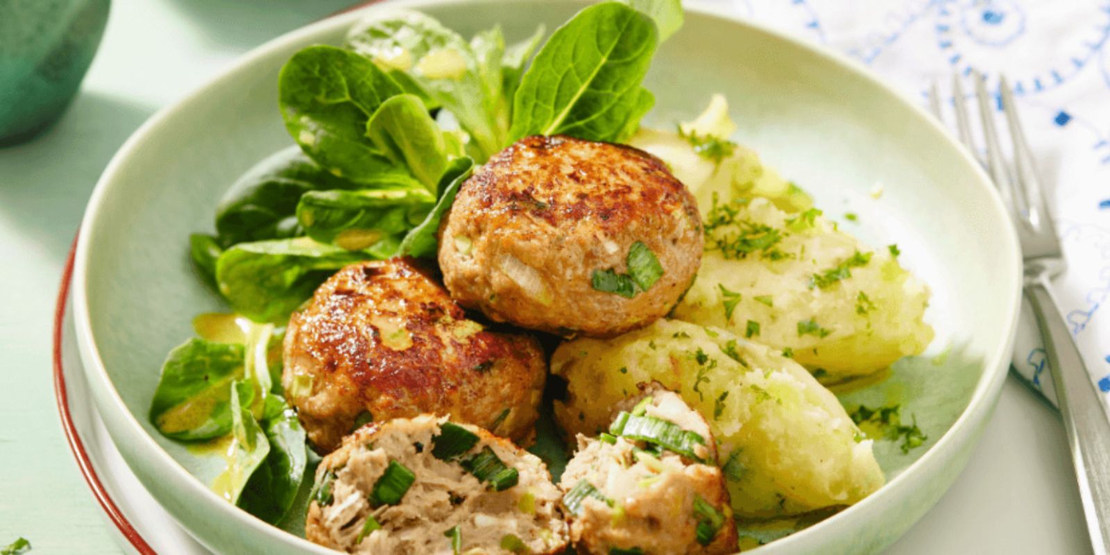 Frikadellen in Lauch-Sahne Sauce – Ein Deftiges Gericht für Genießer