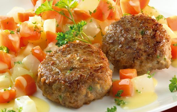 Frikadellen mit lecker Kohlrabi-Karotten-Gemüse