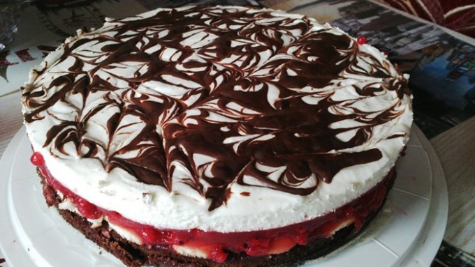 Frischer Johannisbeerkuchen mit Biskuitkuchen