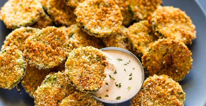 Gebackene Zucchinischeiben mit Knoblauch und saure Sahne