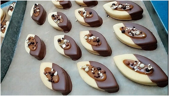 Gefüllte Schoko-Blätter