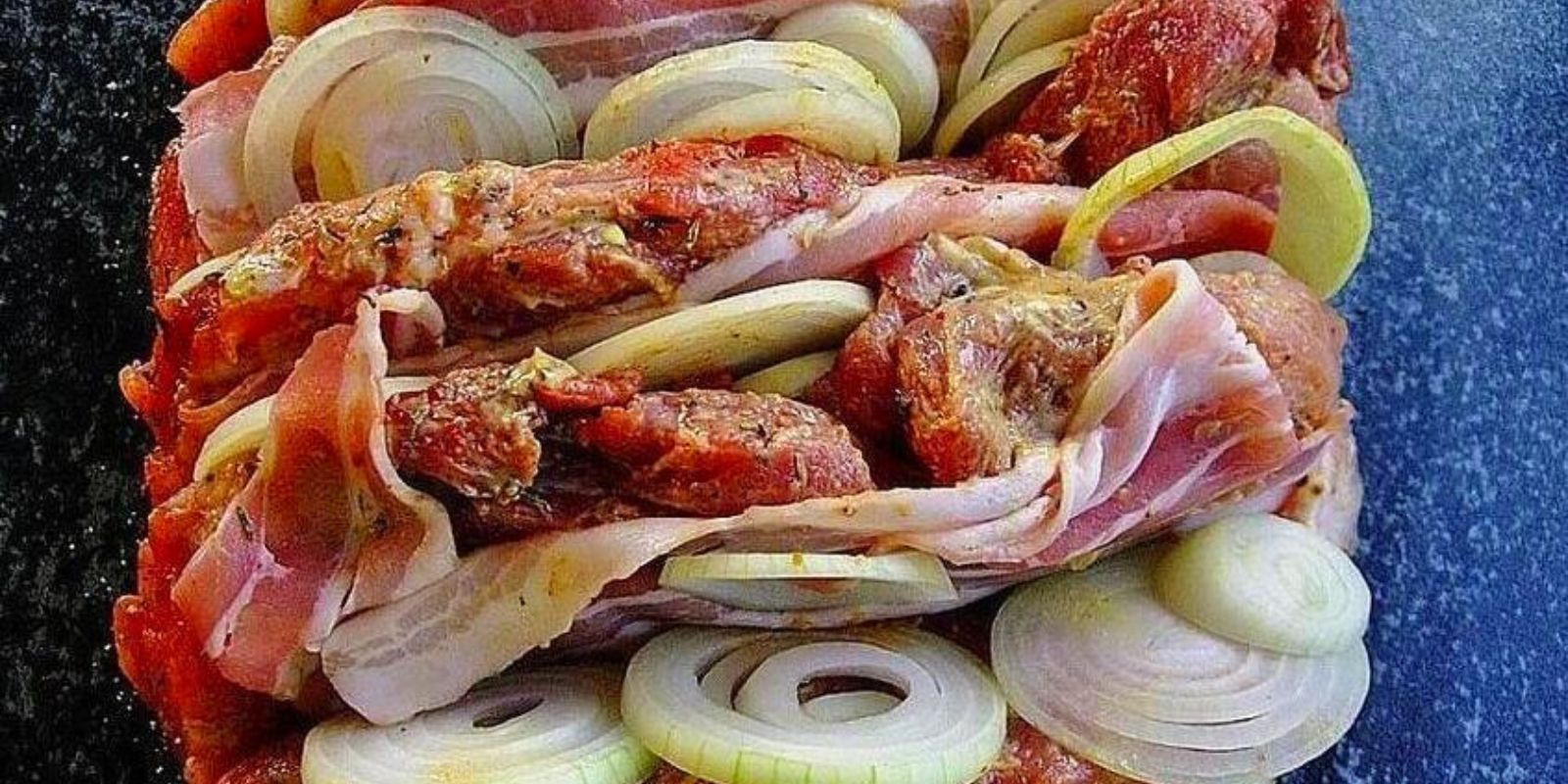 Gefüllter Nackenbraten,mit viel Fleisch und Zwiebeln