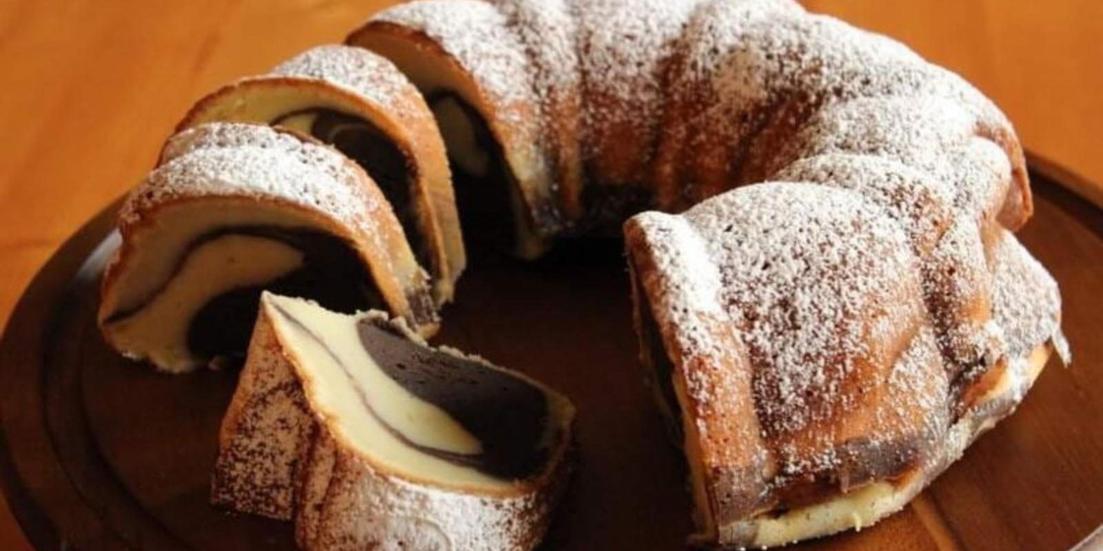 Geschmeidiger Gugelhupf mit saurer Sahne